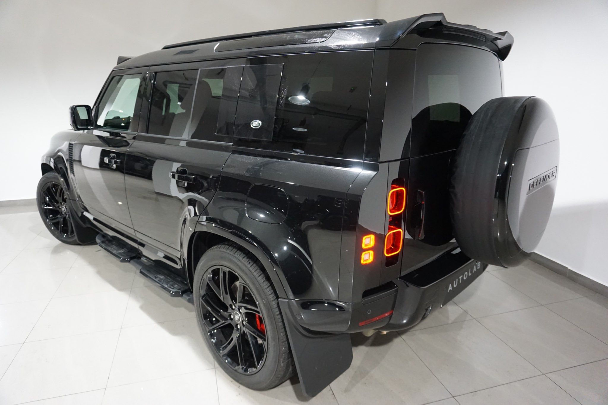 Land Rover Defender 110 2.0 P400e 15.4kWh XS Edition Auto 4WD Euro 6 (s/s) 5dr